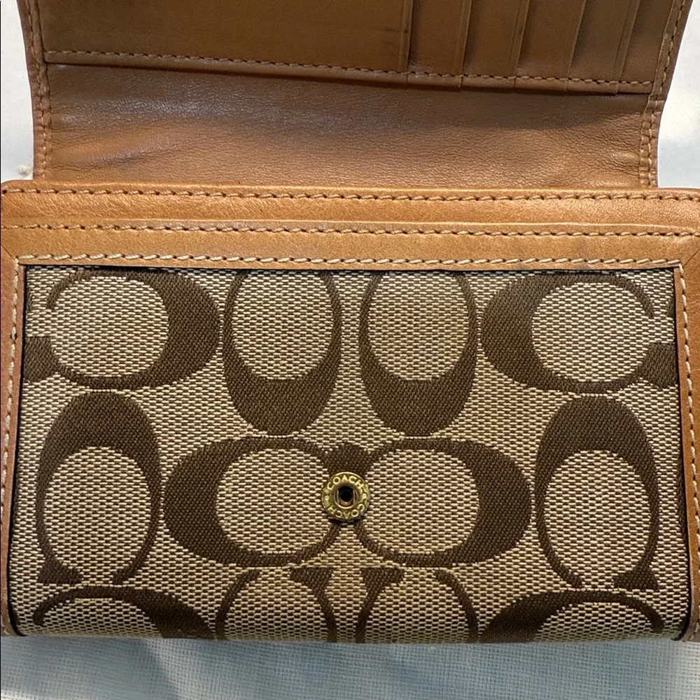 Coach Wallet and Dust Bag - Picture 5 of 9